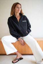 Essential logo fleece - black