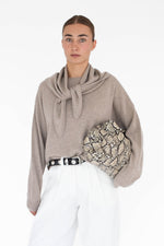 Cashmere triangle scarf - brown