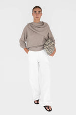 Cashmere triangle scarf - brown