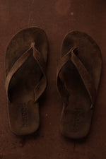Leather flip flops - brown suede