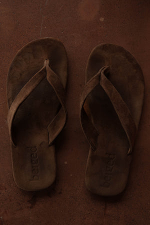 Leather flip flops - brown suede